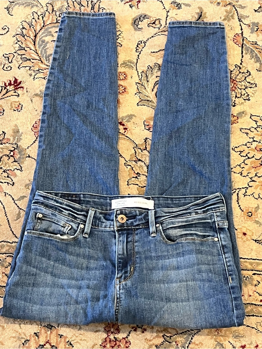 Ladies size 8- Levi's mid rise skinny jeans